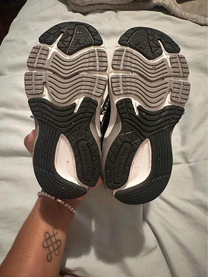 New Balance 990 V6 Toddler size 7C image indicator(5)