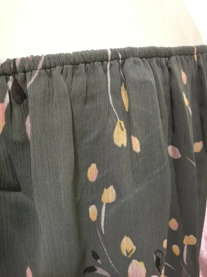 NWT xxs WHBM Green Floral Blouse image indicator(4)