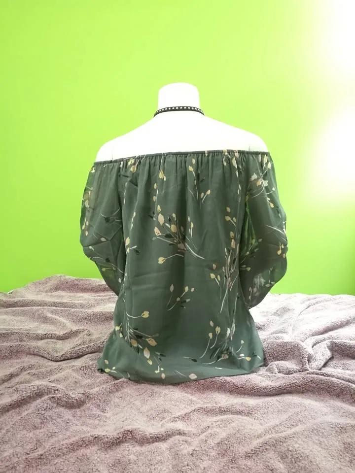 NWT xxs WHBM Green Floral Blouse image indicator(5)