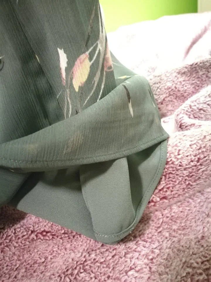 NWT xxs WHBM Green Floral Blouse image indicator(6)