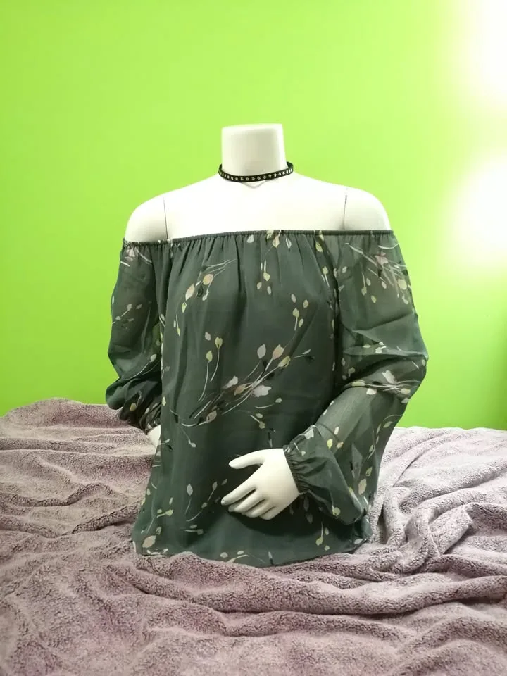 NWT xxs WHBM Green Floral Blouse image indicator(9)