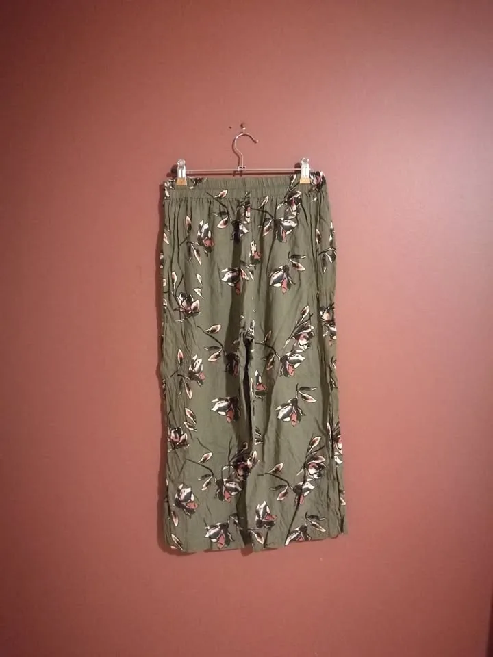 M 100% Viscose Set Culottes Cami Floral Print image indicator(2)