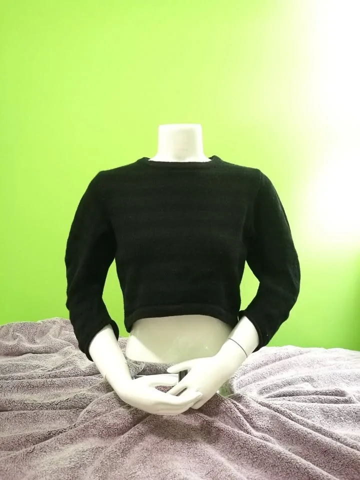 S Urban Outfitters Alice & UO Cropped Sweater image indicator(9)