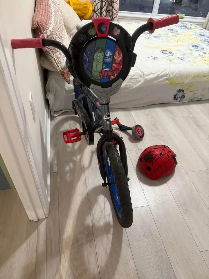 Huffy Marvel Avengers Bike for Boys, Grey/Red, 4-6 years image indicator(2)