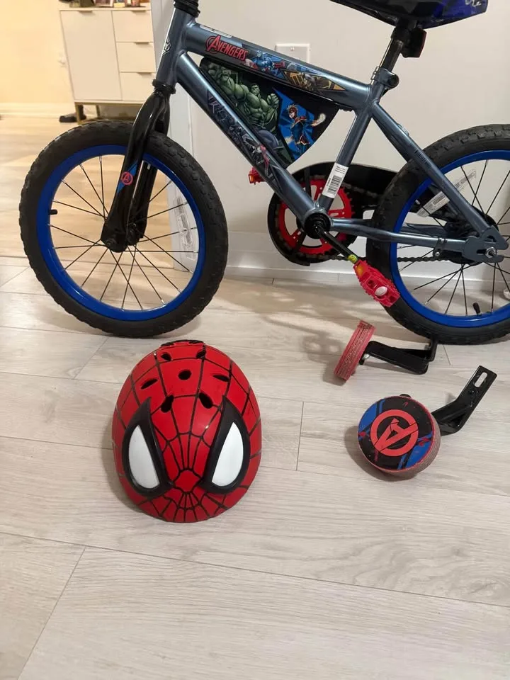 Huffy Marvel Avengers Bike for Boys, Grey/Red, 4-6 years image indicator(3)