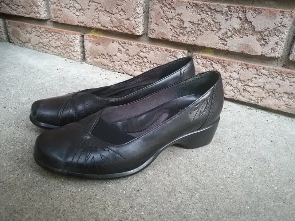 Fits 7 Size 6.5 M Clark's Artisan Dress Shoes image indicator(8)