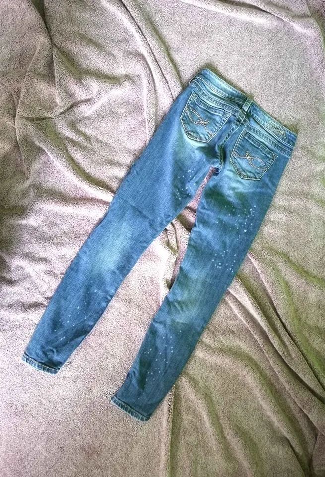 W26/L29 Silver Jeans Unique Zipper Ankle image indicator(2)