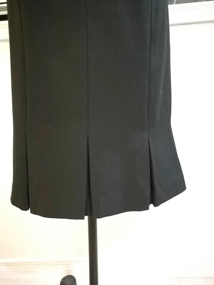 NWOT Nice Office Outfit Size S or 4P image indicator(5)