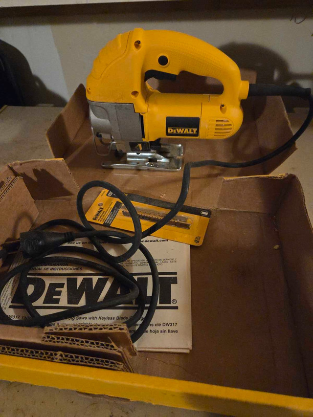 Dewalt DW317 corded jigsaw - photo 2
