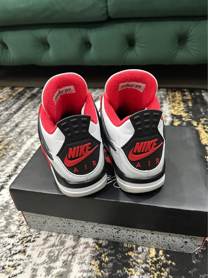 Jordan 4 fire reds size 9 image indicator(3)