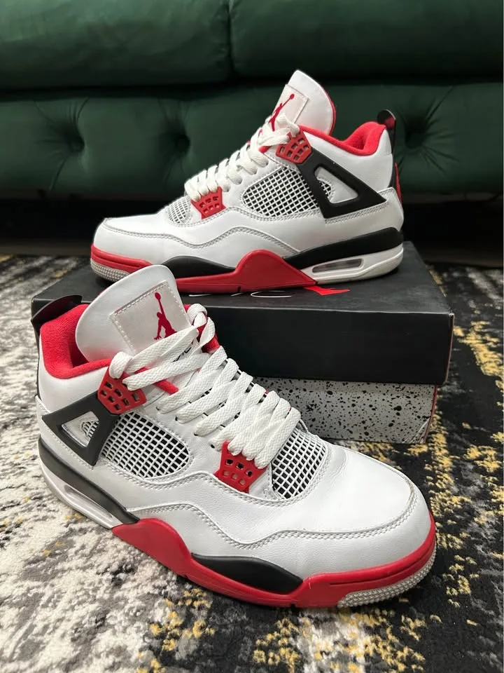 Jordan 4 fire reds size 9 image indicator(8)