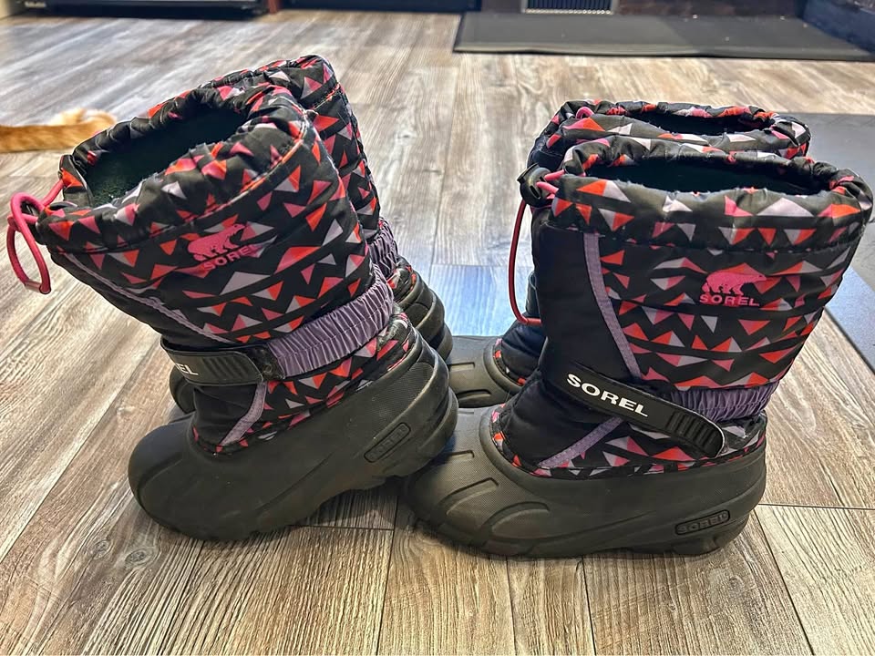 Sorrel Winter Boots - Kids Size 1 and 2