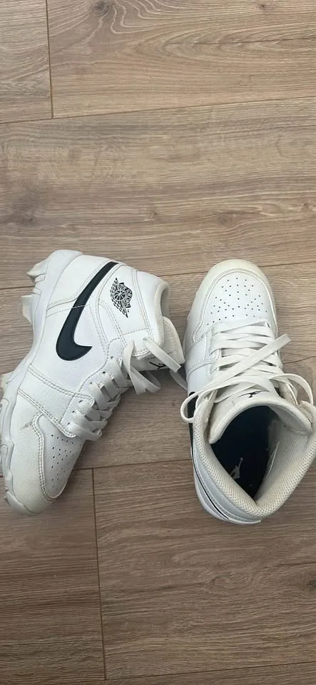 Jordan Boy Cleats 4.5 image indicator(2)