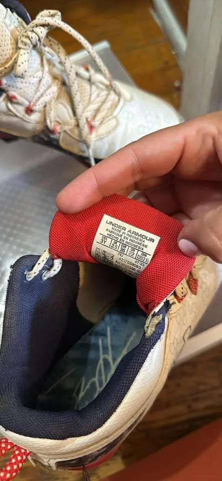 Under Armor Boy Cleats 3Y image indicator(2)