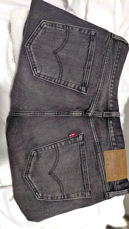 I sell my Jean Levi's 501original years 1993, levis in very good