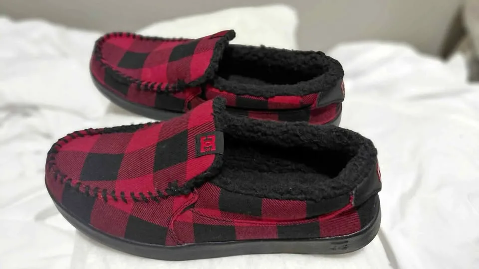 New brand Sherpa DC Shoes, Size 9.