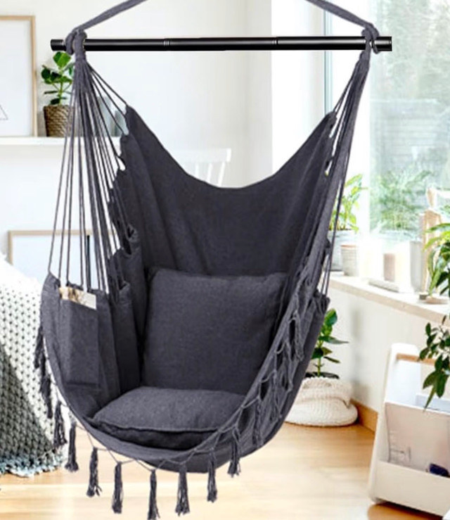 Swinging Chair with Side Pocket and Ceiling Hook