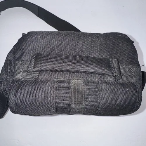 Lowepro Compact Camera Case Black 8”x5x”8 image indicator(2)