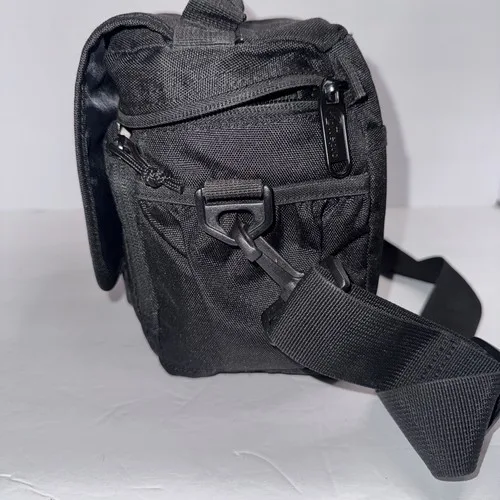 Lowepro Compact Camera Case Black 8”x5x”8 image indicator(3)