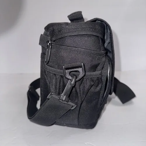 Lowepro Compact Camera Case Black 8”x5x”8 image indicator(4)