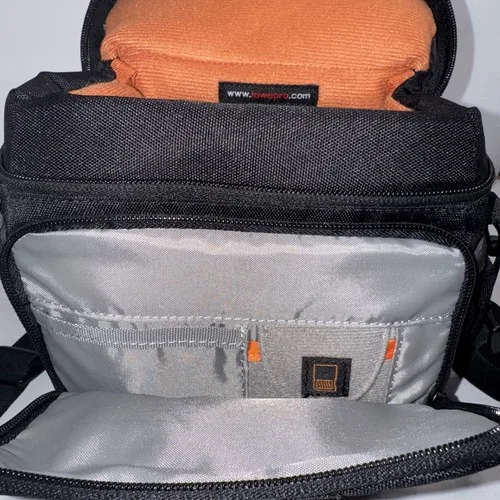 Lowepro Compact Camera Case Black 8”x5x”8 image indicator(6)