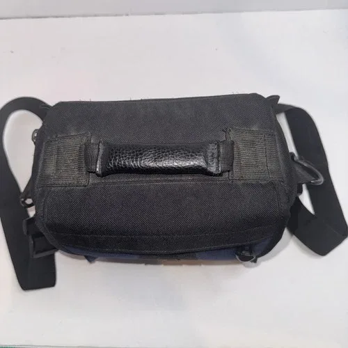 Lowepro Ridge 10 Arctic Blue/Black Camera Pouch 9”x5”x7” image indicator(2)