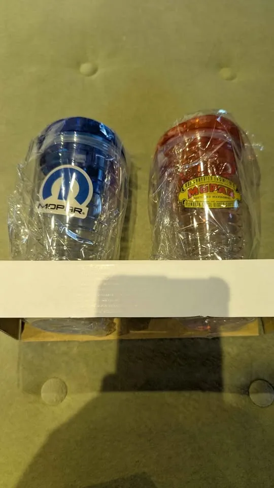 Plastic Tumbler Set Pair w/ Lids image indicator(3)