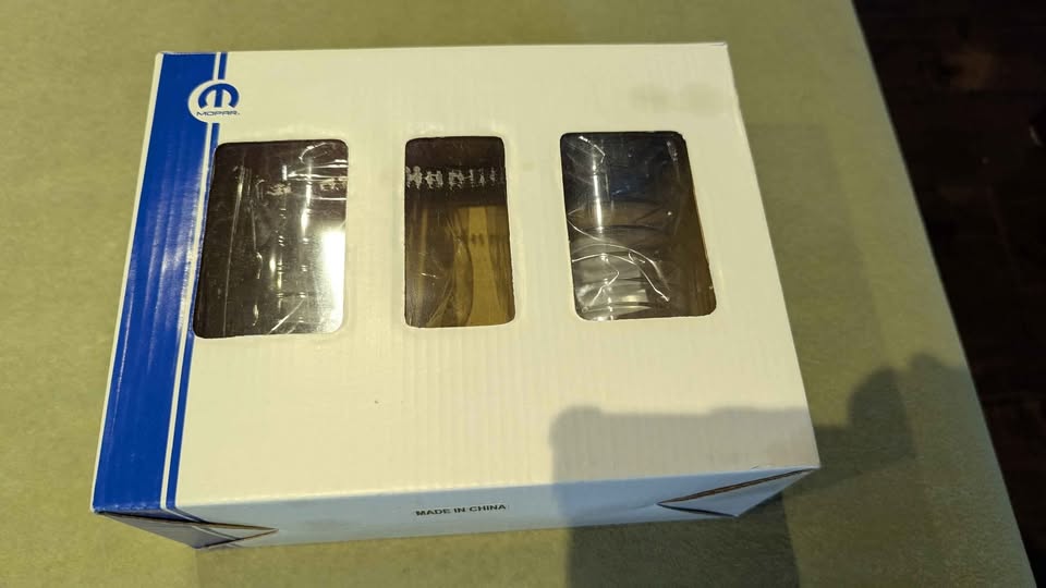 Plastic Tumbler Set Pair w/ Lids - photo 5