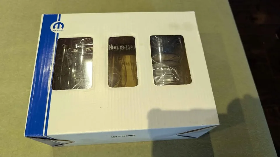 Plastic Tumbler Set Pair w/ Lids image indicator(5)