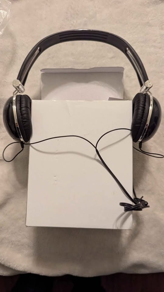 Vintage Playboy Headphones - photo 2