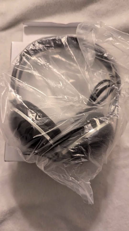 Vintage Playboy Headphones - photo 3