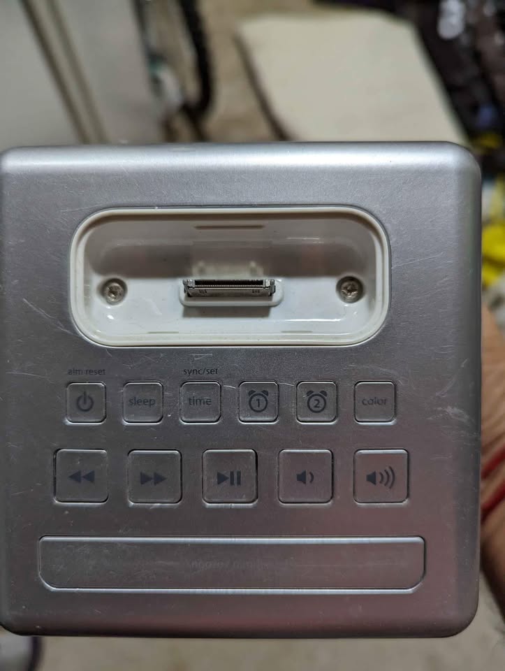 Home Alarm clock with iPhone dock - photo 2