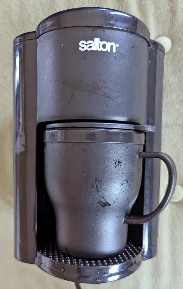 Single cup coffee maker