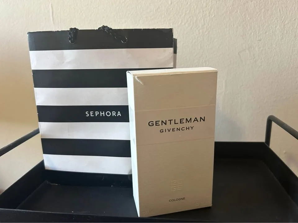 Givenchy Gentleman Cologne + Free Samples image indicator(2)