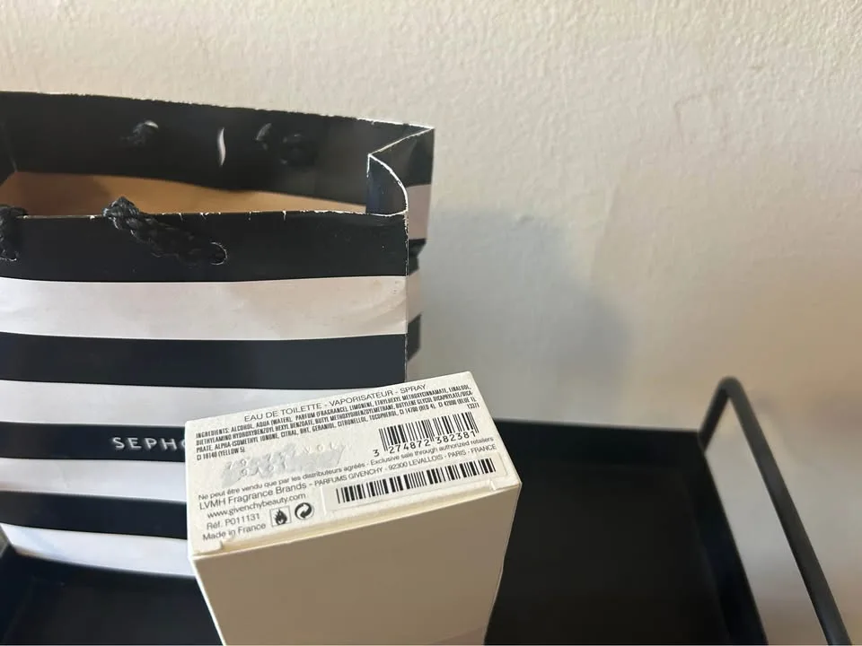 Givenchy Gentleman Cologne + Free Samples image indicator(3)