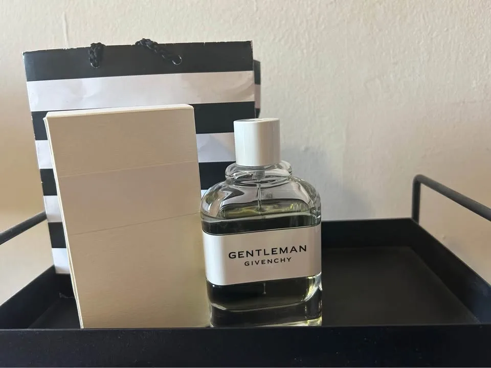 Givenchy Gentleman Cologne + Free Samples image indicator(4)