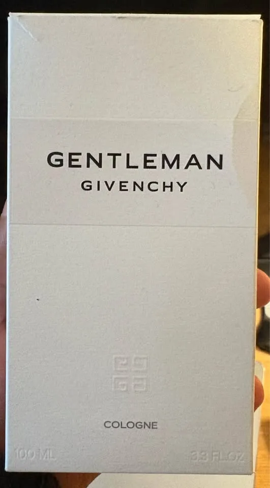 Givenchy Gentleman Cologne + Free Samples image indicator(5)
