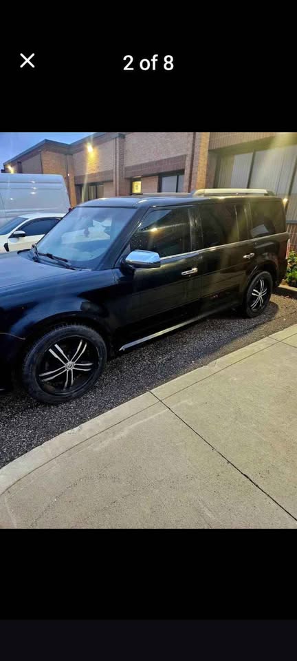 2010 Ford Flex - photo 2