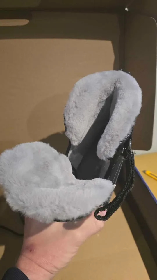 WOMEN'S SOFTMAX INSULATED ICE SKATES - SIZE 5 - BLACK & FUCHSIA image indicator(5)