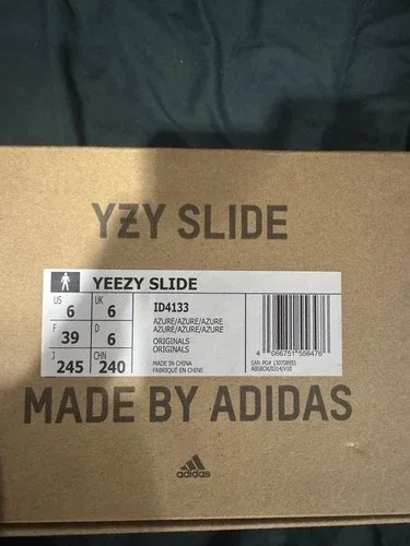 Yeezy Slides (Size 6) image indicator(2)