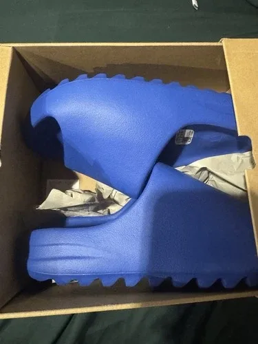 Yeezy Slides (Size 6) image indicator(3)