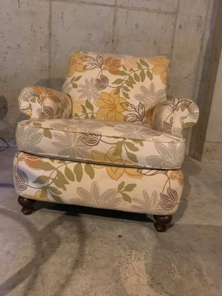 Cozy sofa or sunroom chair image indicator(2)