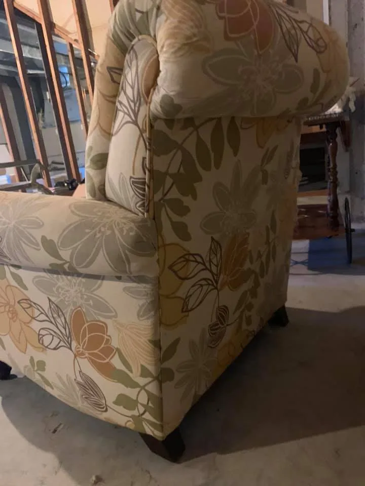 Cozy sofa or sunroom chair image indicator(5)