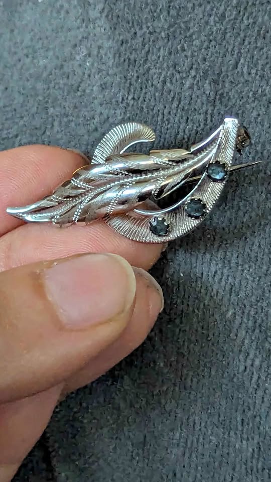 Vintage Italian 18K white gold Feather Brooch