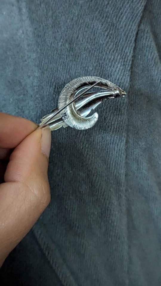 Vintage Italian 18K white gold Feather Brooch - photo 2
