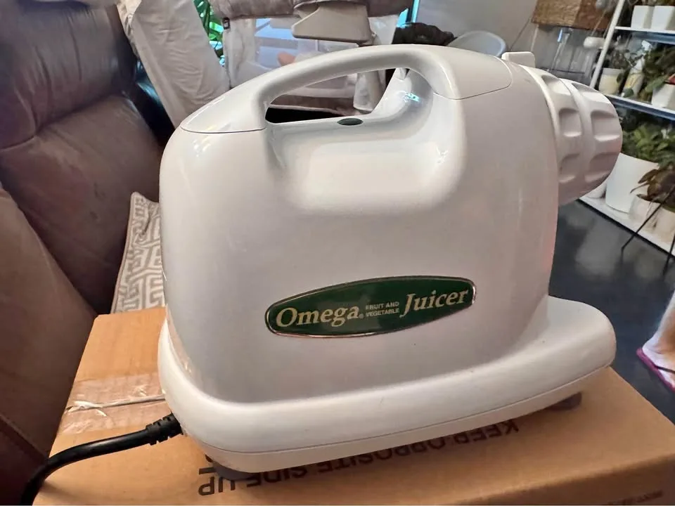 Omega Slow Masticating Cold Press Juicer