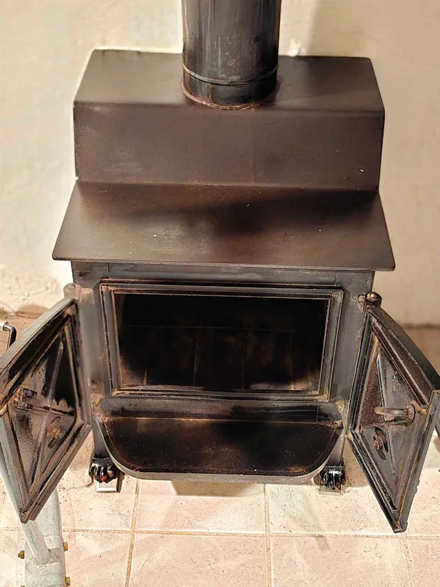 Grandma Bear Fisher Wood Stove Cathedral Doors TOP VENT image indicator(10)