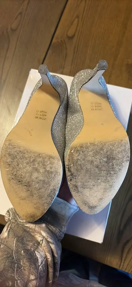 Silver glitter call it spring ￼Magnia size 9 image indicator(2)