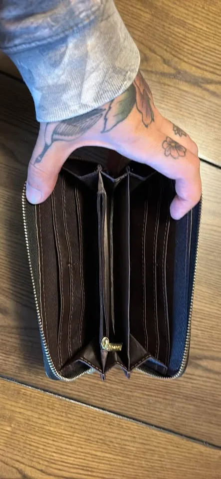 Fashion style, leather, wallet, black gold image indicator(3)