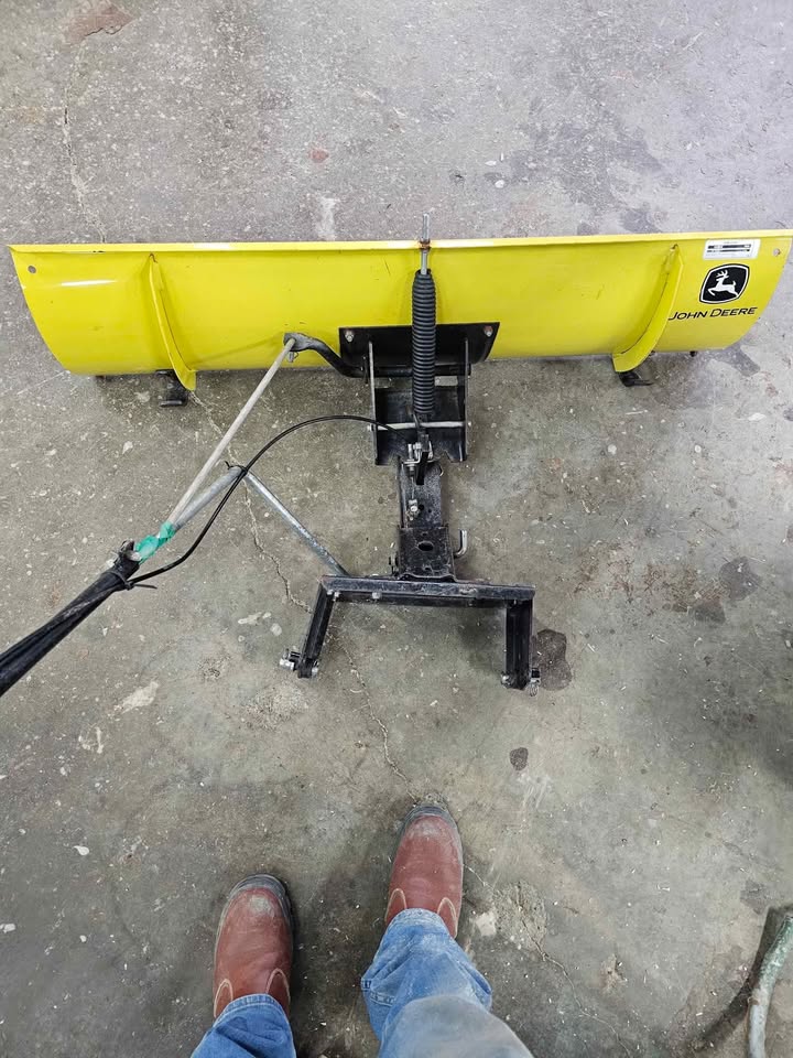 John deere snow plow attachment - photo 2